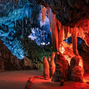 Uteri di pietra: ventre profondo di Madre Terra