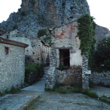La Ghost town da cinema: Borgo fantasma di Sanseverino